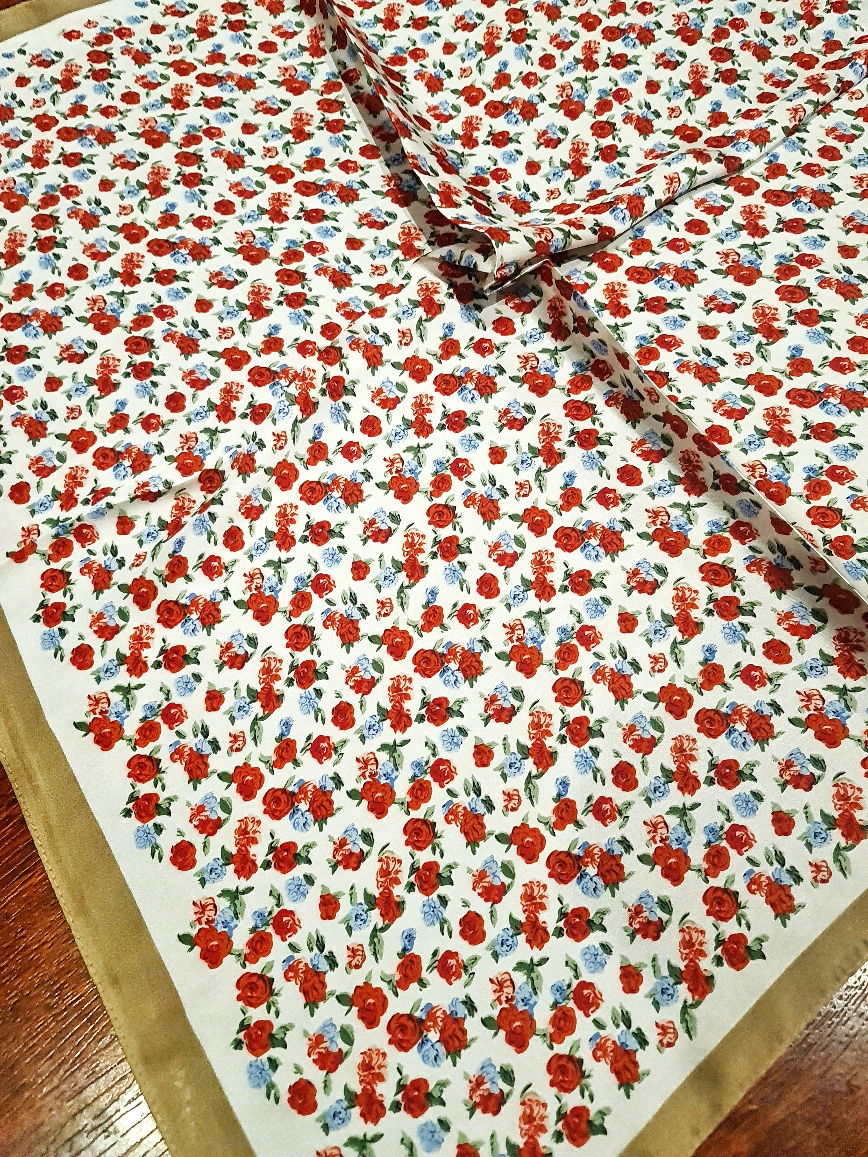 Pañuelo Flores rojas