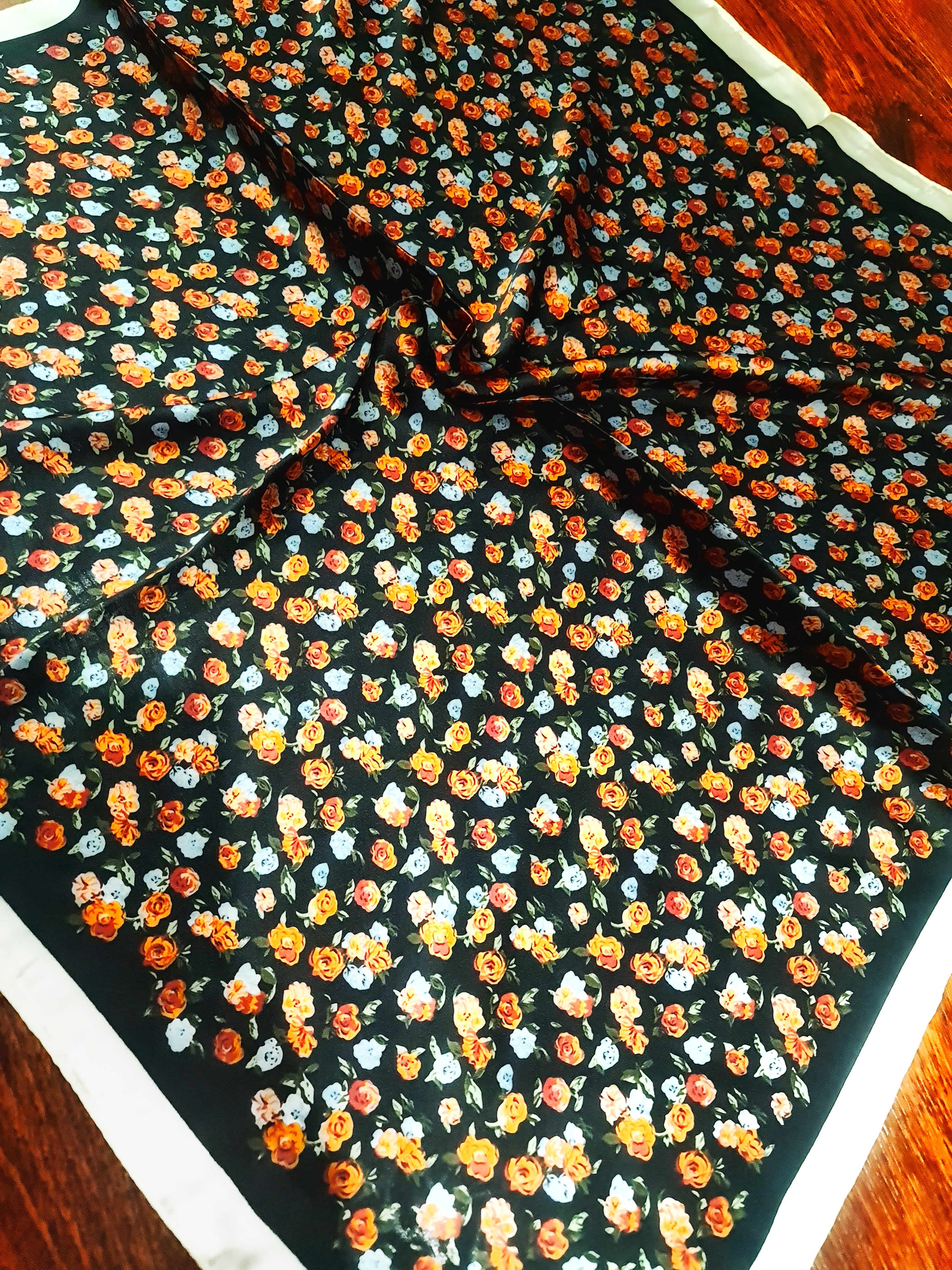 Pañuelo Flores Naranjas