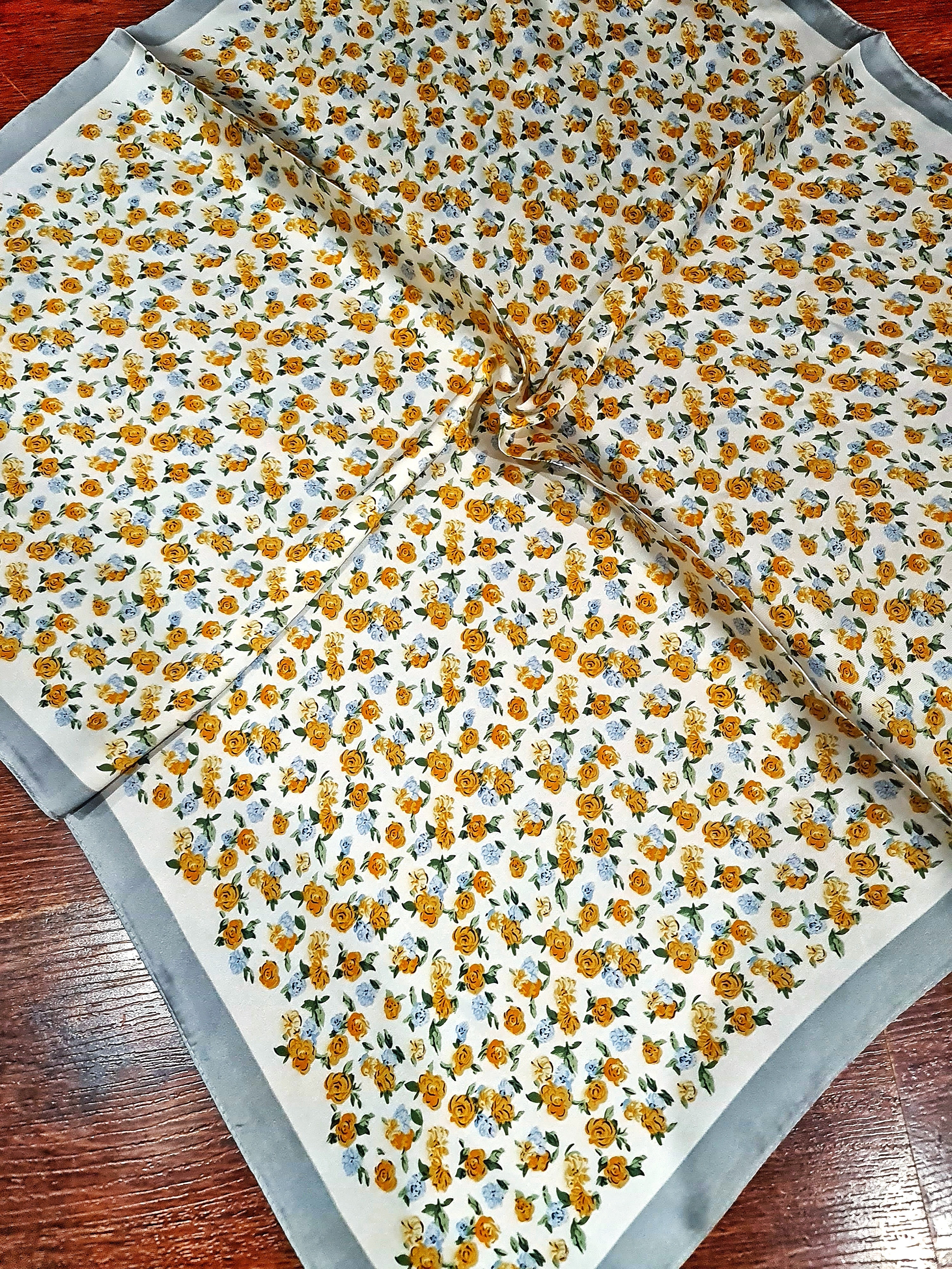 Pañuelo Flores Amarillas