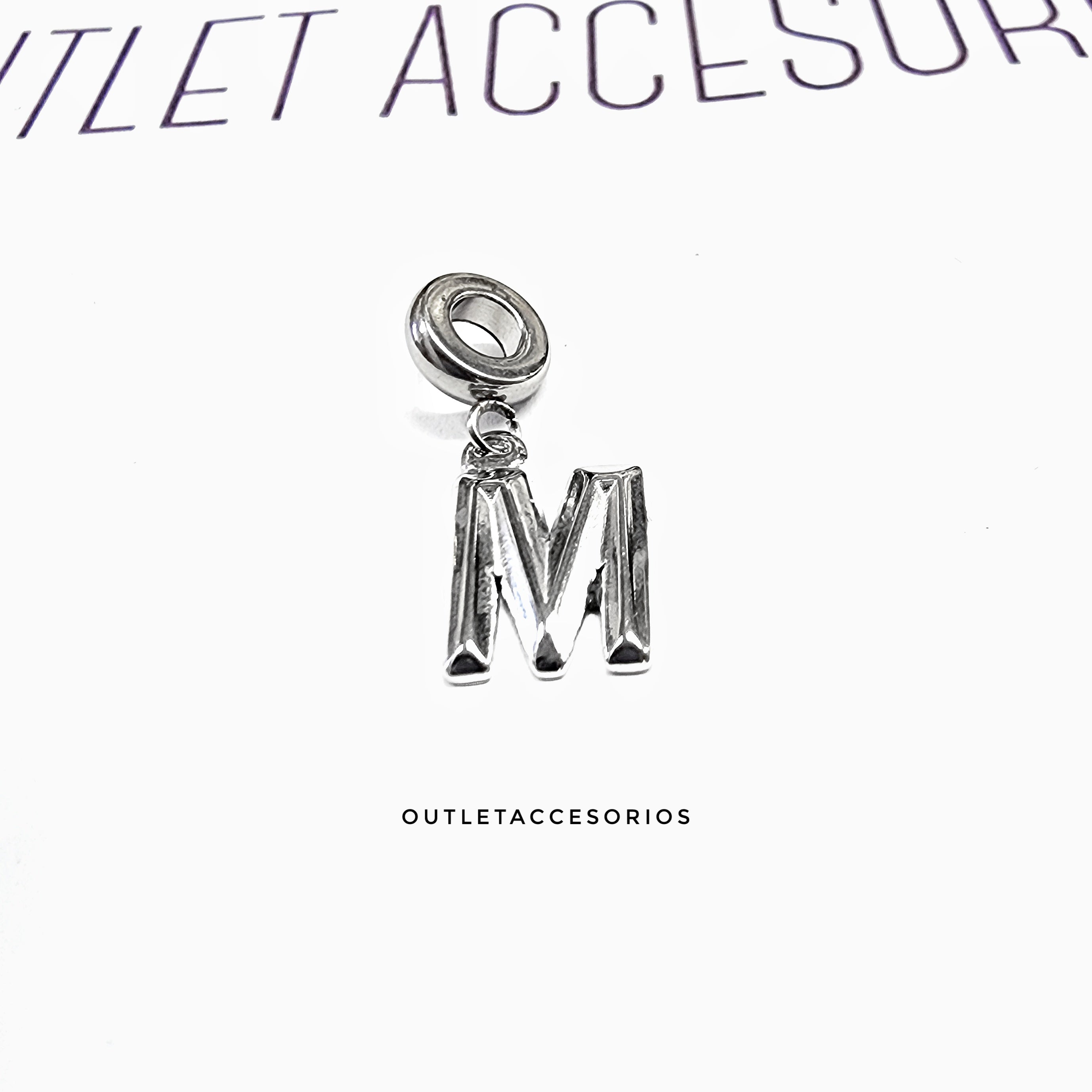 Charms Letra "M" Plateado