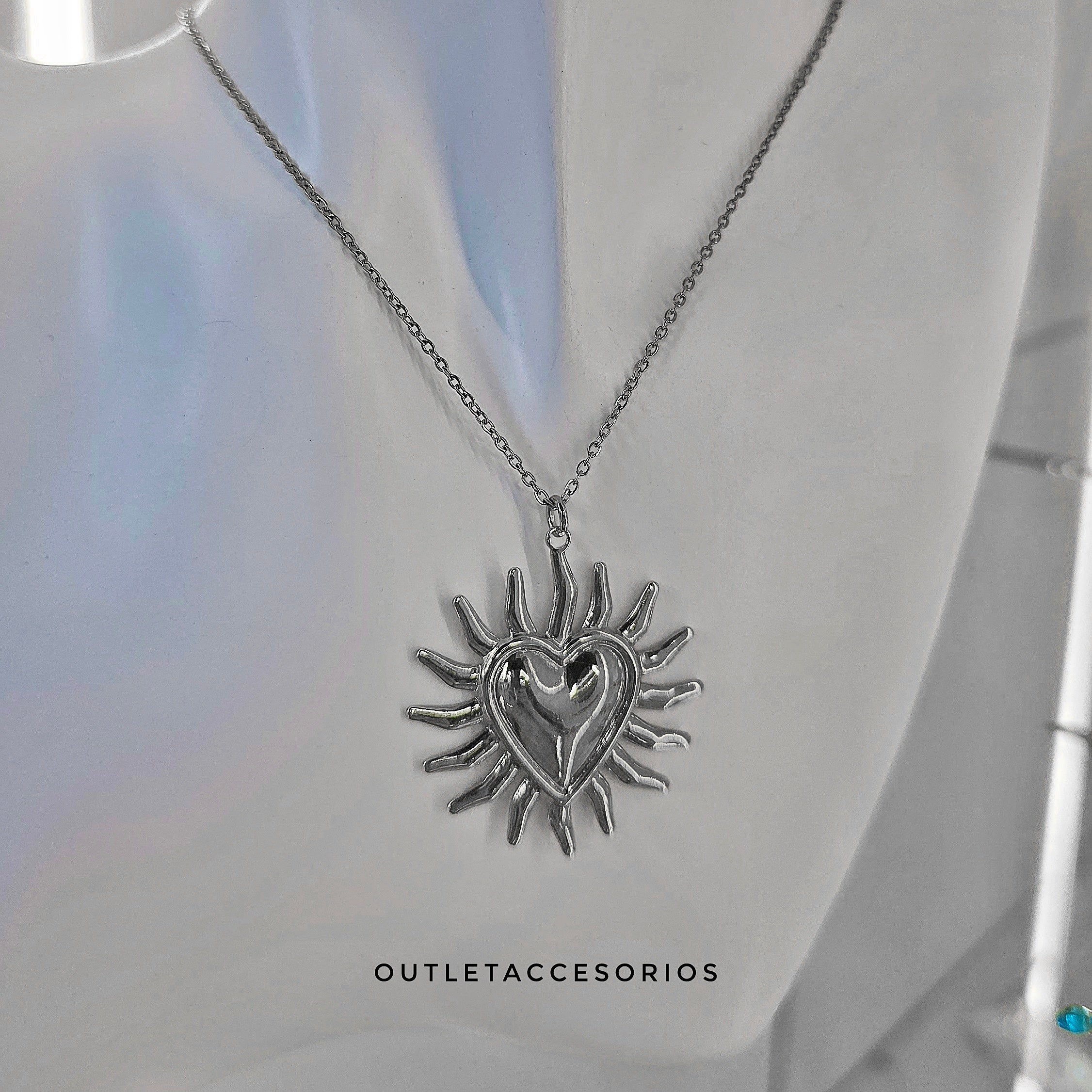 Collar corazon llamas